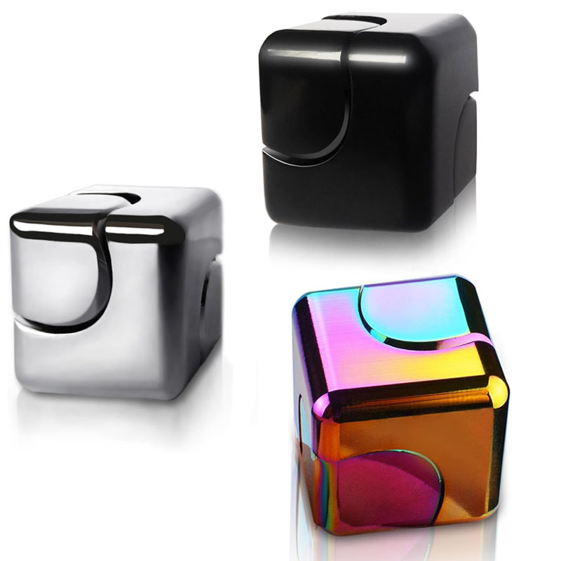 Cool Office Tech Gadgets - Kare Zar Metal Döndürme Küpü EDC